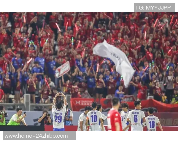 足球黑人在绿茵场上的奋斗与荣耀展现了体育的力量与包容性 足球黑人在绿茵场上的奋斗与荣耀展现了体育的力量与包容性